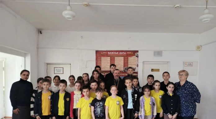 Иерей Павел Чайковский встретился с учениками МБОУ СОШ № 17 ст. Тверской