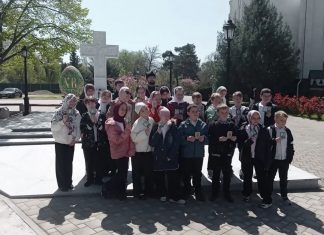 Ученики казачьего класса школы № 37 посетили храм Святого Духа г. Краснодара