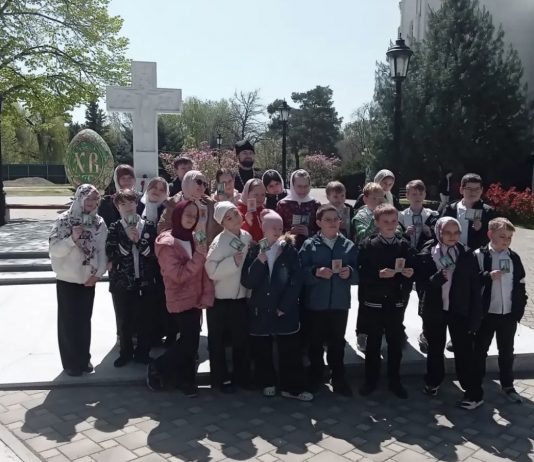 Ученики казачьего класса школы № 37 посетили храм Святого Духа г. Краснодара