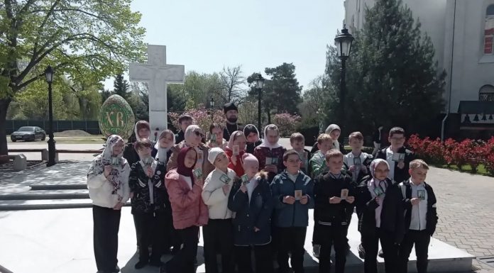 Ученики казачьего класса школы № 37 посетили храм Святого Духа г. Краснодара