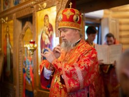 Митрополит Василий совершил Божественную литургию на территории военного госпиталя в храме святителя Луки Крымского