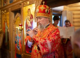 Митрополит Василий совершил Божественную литургию на территории военного госпиталя в храме святителя Луки Крымского