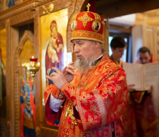 Митрополит Василий совершил Божественную литургию на территории военного госпиталя в храме святителя Луки Крымского