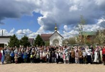 В храмах епархии прошли Пасхальные праздники и акции