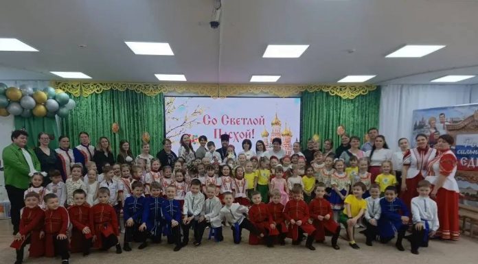 Священнослужители епархии посетили пасхальные утренники в детских садах