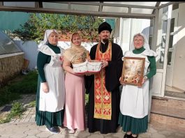 Протоиерей Константин Ланцев и сестры милосердия сестричества посетили геронтологический пансионат «Добрые сердца»