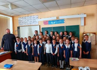 Диакон Евгений Дасов провел встречу с учащимися вторых классов гимназии № 44 имени Михаила Тальского