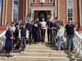 В храме Вознесения Господня в посёлке Пашковский прошёл субботник, в котором приняли участие члены Молодёжного парламента города Краснодара