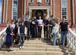 В храме Вознесения Господня в посёлке Пашковский прошёл субботник, в котором приняли участие члены Молодёжного парламента города Краснодара