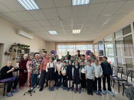 Ученики и педагоги школы «Лествица» храма свт. Николая Чудотворца посетили подопечных дома-интерната «Родительская усадьба»