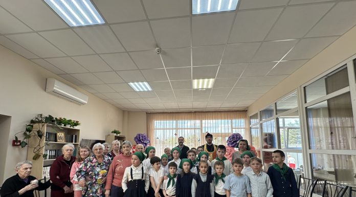 Ученики и педагоги школы «Лествица» храма свт. Николая Чудотворца посетили подопечных дома-интерната «Родительская усадьба»