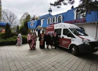 Иерей Георгий Горин вместе с сёстрами милосердия посетил подопечных сестричества