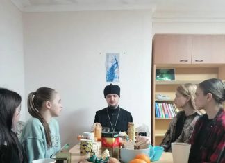 Иерей Арсений Рощин провел встречу с участниками православного молодежного клуба «Серафим»