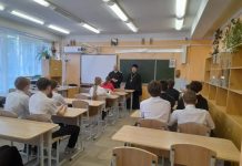 Иерей Вячеслав Ли провел духовно-нравственные беседы в казачьих классах школы № 93