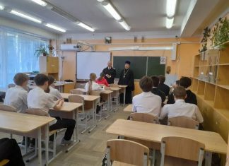 Иерей Вячеслав Ли провел духовно-нравственные беседы в казачьих классах школы № 93