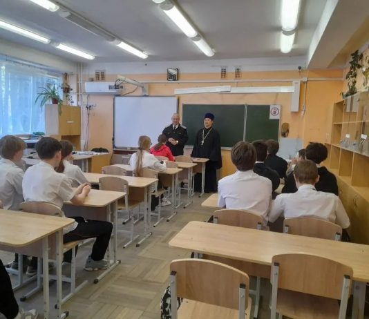 Иерей Вячеслав Ли провел духовно-нравственные беседы в казачьих классах школы № 93
