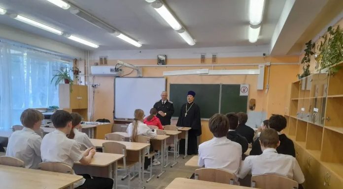 Иерей Вячеслав Ли провел духовно-нравственные беседы в казачьих классах школы № 93