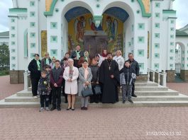 В храме Святой ТРоицы станицы Динской прошла встреча с сотрудниками социально-реабилитационного центра для несовершеннолетних