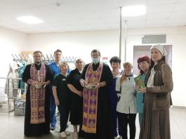 Сестры милосердия вместе со священниками посетили Динскую Центральную районную больницу