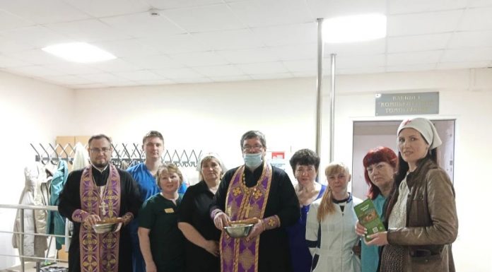 Сестры милосердия вместе со священниками посетили Динскую Центральную районную больницу