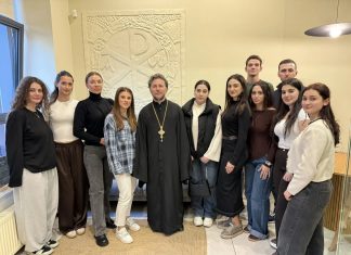 Протоиерей Иоанн Макаренко провел встречу с молодежным составом греческого общества «Ромиосини»