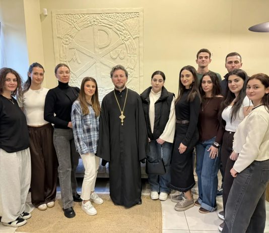 Протоиерей Иоанн Макаренко провел встречу с молодежным составом греческого общества «Ромиосини»