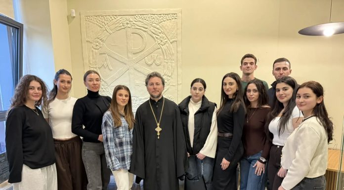 Протоиерей Иоанн Макаренко провел встречу с молодежным составом греческого общества «Ромиосини»