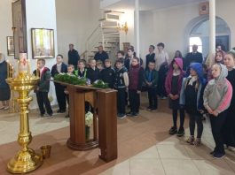 В пос. Кутаисе школьники посетили богослужение в праздник Благовещения Пресвятой Богородицы