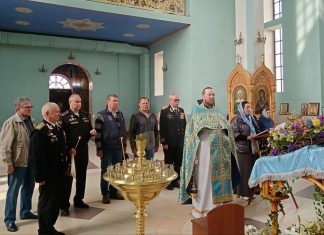 В Свято-Троицком храме помолились об упокоении погибших подводников