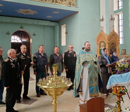 В Свято-Троицком храме помолились об упокоении погибших подводников