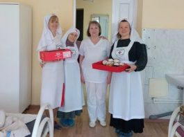 Общество милосердия Свято-Троицкого храма провело пасхальную благотворительную акцию