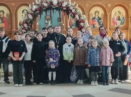 Школьники из пос. Кутаиса посетили Свято-Троицкий храм с экскурсией