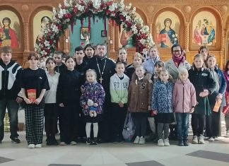 Школьники из пос. Кутаиса посетили Свято-Троицкий храм с экскурсией