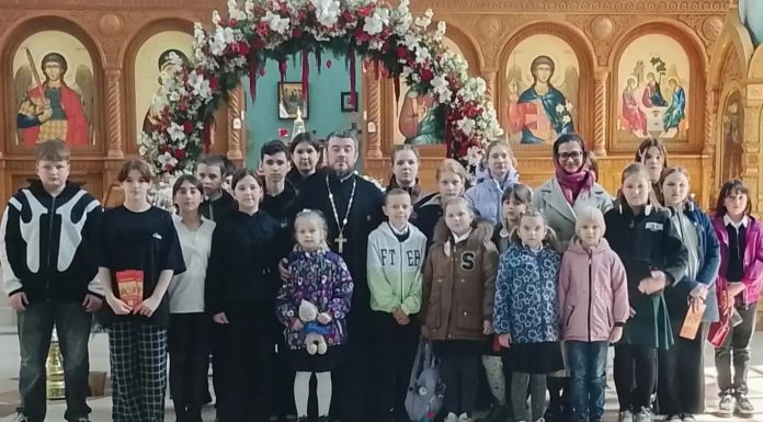 Школьники из пос. Кутаиса посетили Свято-Троицкий храм с экскурсией