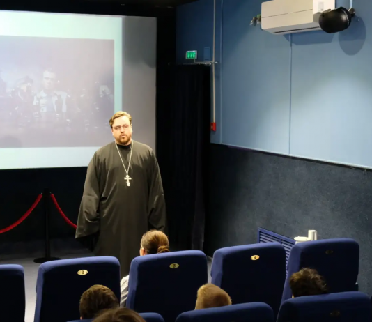 Иерей Владимир Иванов принял участие в кинопоказе в рамках оперативно-профилактической операции «Чистое поколение» социального кинопроекта по профилактике асоциальных явлений