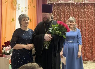 В Горячем Ключе благочинный поздравил с 40-летним юбилеем детский сад № 5