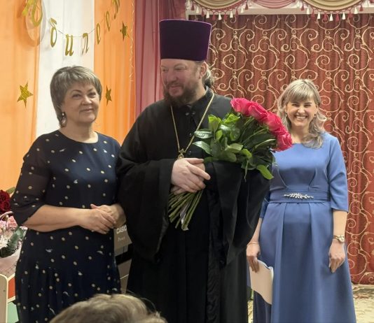 В Горячем Ключе благочинный поздравил с 40-летним юбилеем детский сад № 5