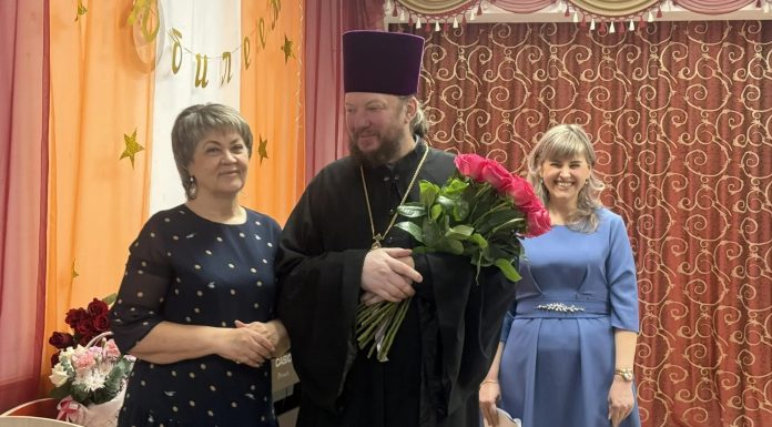 В Горячем Ключе благочинный поздравил с 40-летним юбилеем детский сад № 5