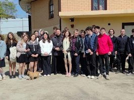 В ст. Саратовской школьники на Светлой седмице посетили храм