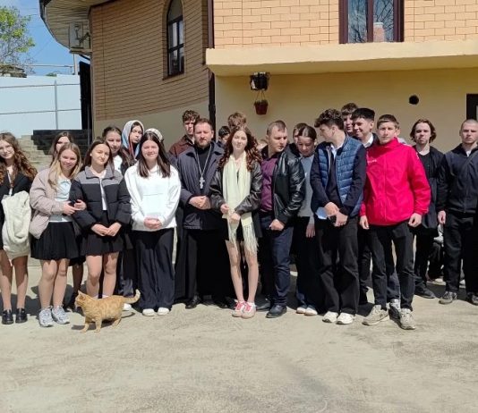 В ст. Саратовской школьники на Светлой седмице посетили храм