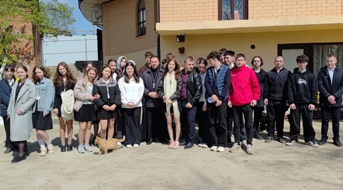 В ст. Саратовской школьники на Светлой седмице посетили храм