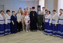 В поселке Первомайском священник поздравил инвалидов с праздником Пасхи