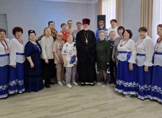 В поселке Первомайском священник поздравил инвалидов с праздником Пасхи