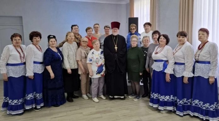 В поселке Первомайском священник поздравил инвалидов с праздником Пасхи