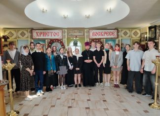 В Свято-Никольском храме ст. Саратовской провели экскурсию для молодежи