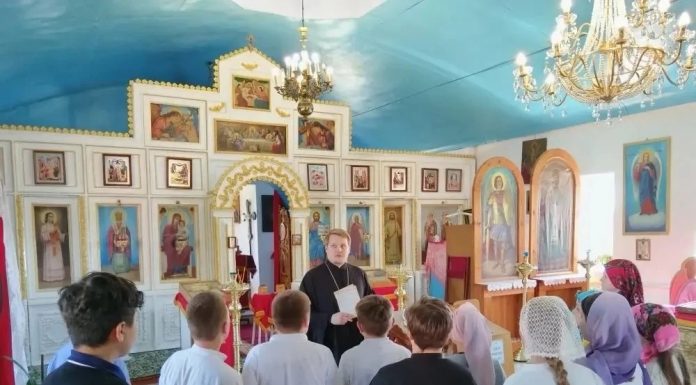 В Михайло-Архангельском храме ст. Мартанской провели экскурсию для школьников
