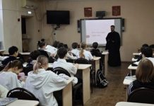 Диакон Илия Мигалко рассказал школьникам о Пасхе Христовой