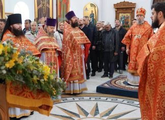 Митрополит Василий совершил богослужения в женском монастыре в честь иконы Божией Матери «Нерушимая стена»