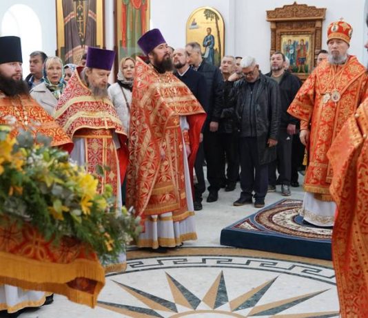 Митрополит Василий совершил богослужения в женском монастыре в честь иконы Божией Матери «Нерушимая стена»