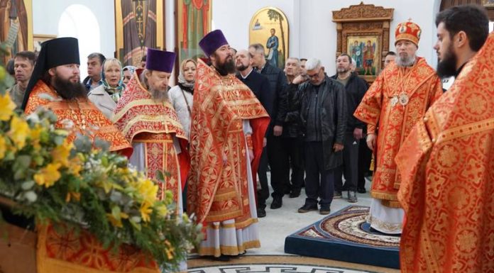 Митрополит Василий совершил богослужения в женском монастыре в честь иконы Божией Матери «Нерушимая стена»